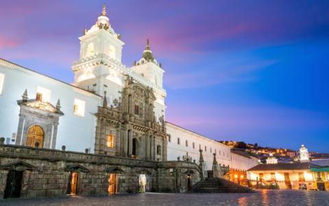 Las celebraciones de la Fundación de Quito atraen a miles de personas cada diciembre.