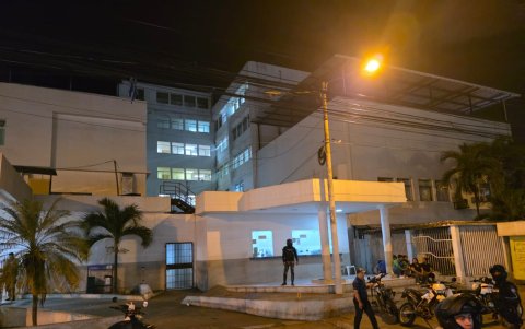El Hospital Teófilo Dávila fue escenario de un ataque armado que dejó un hombre fallecido en Machala.
