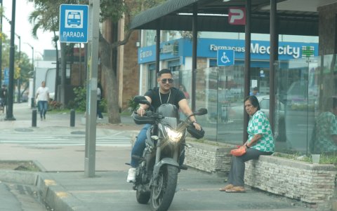 Las mujeres también temen a los robos, aunque no sean las víctimas más usuales. Sin embargo, la agresión sexual es un mal que las mujeres sufren diez veces más.