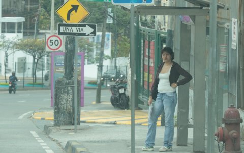 Además, las mujeres evitan salir solas, mucho menos transportarse en esas condiciones.