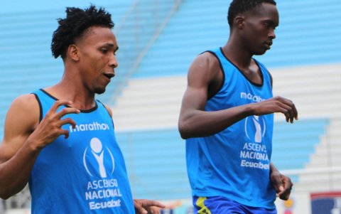 Nay Laury Quiñónez (i) está suspendido de forma temporal.