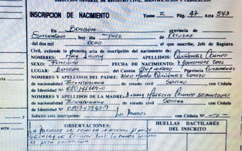 En el acta de inscripción de nacimiento de Quiñónez Ocampo en el que se puede apreciar el género femenino.