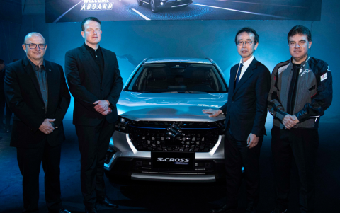 Fausto Baca, presidente de Suzuki Ecuador; István Bodó, agregado comercial de la Embajada de Hungría; Horiuchi Toshihiko, embajador de Japón; y Esteban Acosta, gerente general de Suzuki Ecuador.