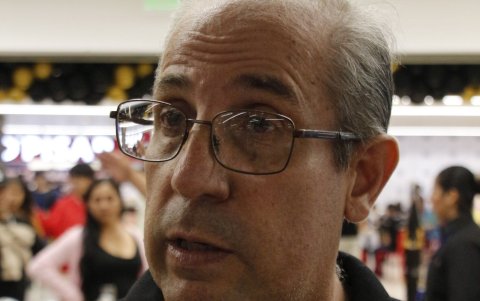 Giovanni Ambrosini, administrador del local, supervisó el control de ingreso durante la jornada.