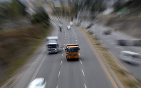 Los vehículos de carga pesada y transporte de productos peligrosos tienen restricción de circulación en las avenidas Simón Bolívar y Ruta Viva.