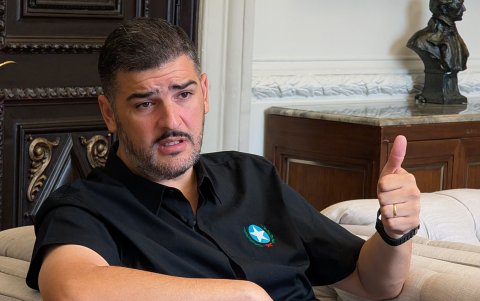 Aquiles Álvarez y José Julio Neira han llevado el conflicto a las redes sociales, donde se descalifican, pese a ser autoridades.