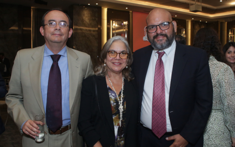 Jorge Luis Endara, María de Lourdes Laniado e Iván Quijano.