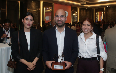 Cristina Pazmiño, Esteban de los Ríos y Leslie Martillo.