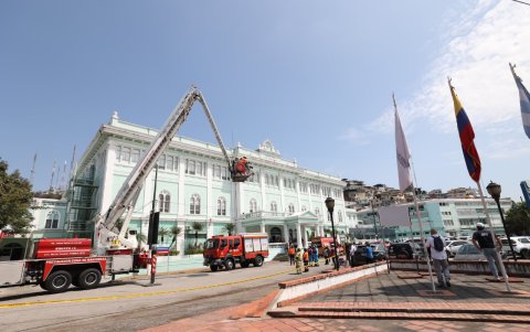 El ejercicio lo coordinó Segura EP, en el parqueadero del Hospital Luis Vernaza.