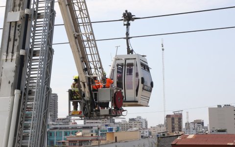 Rescate de bomberos a ocupantes de la Aerovía