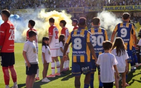 Los jugadores de Estudiantes de La Plata dieron la espalda durante el pasillo de honor realizado a Rosario Central.