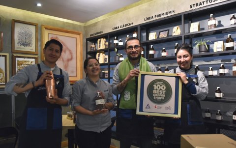 En Stratto Café, Alejandro Rodríguez muestra técnicas de extracción que resaltan el perfil único de cada grano.