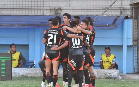 Emelec visita a Delfín en el estadio Jocay de Manta.