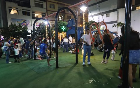 Las familias compartieron en el parque que une a las calles Manuel de Luzárraga e Imbabura, en la Zona Rosa.
