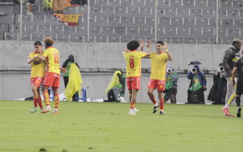 Aucas busca recortar puntos con el líder Macará.