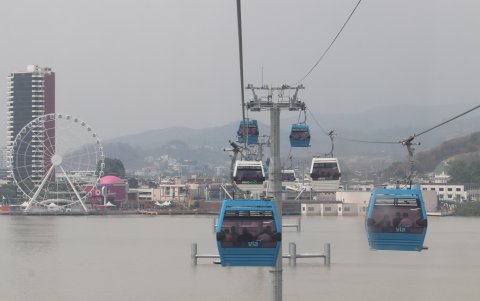 La posible alza del pasaje de la Aerovía genera rechazo y reabre el debate sobre su funcionamiento.