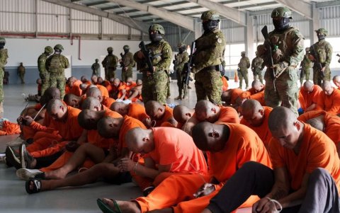 El Gobierno de Daniel Noboa puso en funcionamiento la cárcel de El Encuentro con el traslado de 300 presos, el 10 de noviembre de 2025.