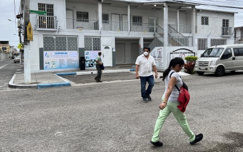 En la planta alta de 'Ecoprolab' del Centro Prosalud están los consultorios médicos de la firma, los cuales estaban cerrados, ya que su personal médico fue suspendido ante la suspensión de servicios.