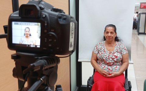 El costo de la cédula es de $5 por primera vez y $16 por renovación; gratuito para personas con discapacidad ≥ 30 %.