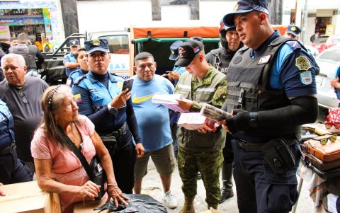 Agentes de la ciudad decomisan productos de pirotecnia