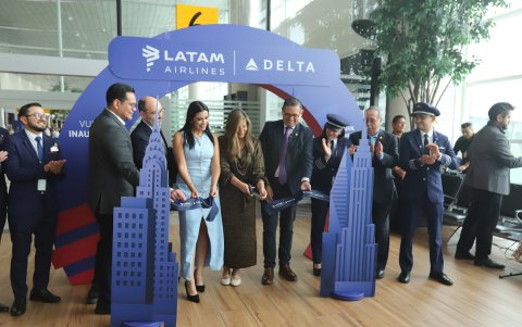 La inauguración del vuelo de Latam de Guayaquil a Nueva York.
