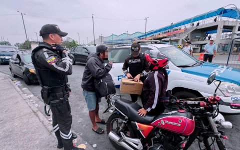 Momento en el que la Policía intercepta a los sospechosos.