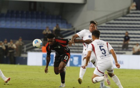 Emelec cayó 2-1 en casa contra Liga de Quito en la semifinal (ida) de la Copa Ecuador.