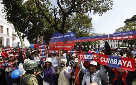 Los asistentes portaban banderas de Quito e imágenes de Noboa. Aseguraron que ellos se organizaron.