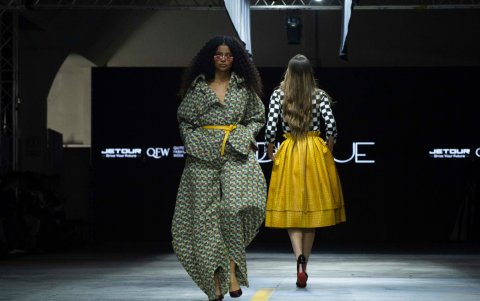 Llevó a la pasarela una visión audaz marcada por el volumen.