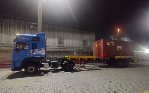 En el interior se encontraron cuatro sacos de yute que contenían 197 paquetes tipo ladrillo.