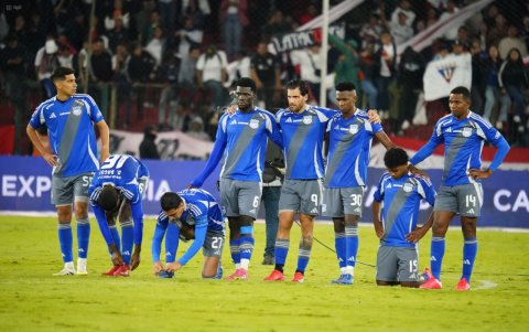 Emelec es uno de los equipos que más salarios le debe a su plantilla.