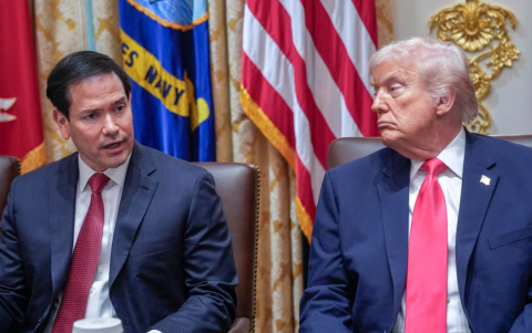 Secretario de Estado de EE. UU., Marco Rubio, se dirige al público mientras Trump se reúne con su gabinete en la Casa Blanca.
