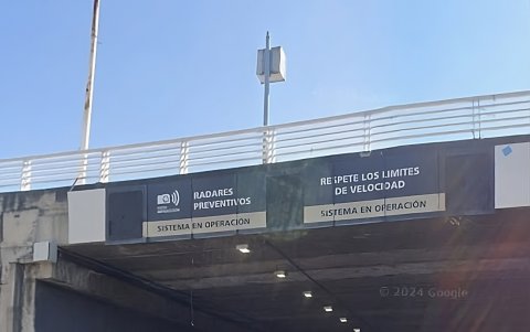 Los mensajes deben avisar a los choferes que hay zonas con radares. Eso es parte de la transparencia, según explican expertos.