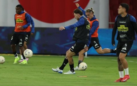 Los jugadores del conjunto negriazul trabajaron pensando en una victoria ante Libertad que les permita proclamarse campeones.
