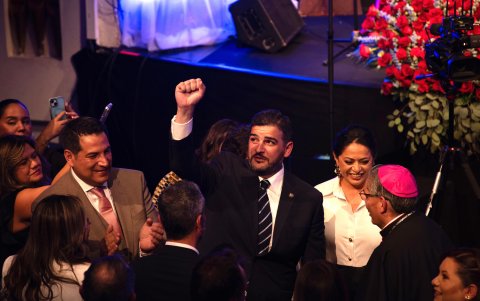 Aquiles Álvarez asistió a la sesión solemne por los 491 años de Quito y respaldó la gestión de Pabel Muñoz.