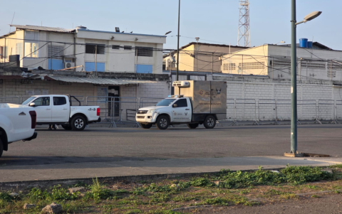 Hasta los exteriores de la cárcel llegó la ambulancia de Medicina Legal.