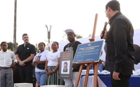 Aquiles Alvarez en el acto de cambio de nombre del parque Coviem.