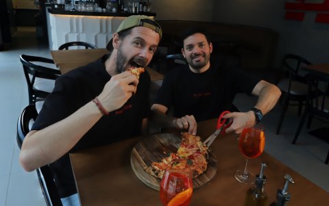 Ambos hicieron que esta pizzería sea referente de autenticidad, técnica y visión gastronómica.