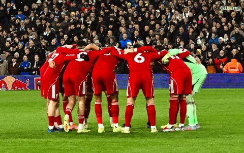 Liverpool va por el golpe de autoridad en Milán-