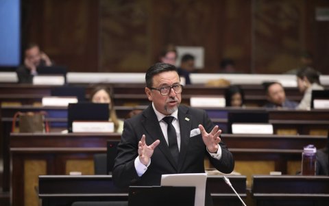 El legislador Xavier Ordóñez (ADN) tuvo que pedir a sus compañeros de bancada que se abstengan de votar por la misma moción que él presentó.