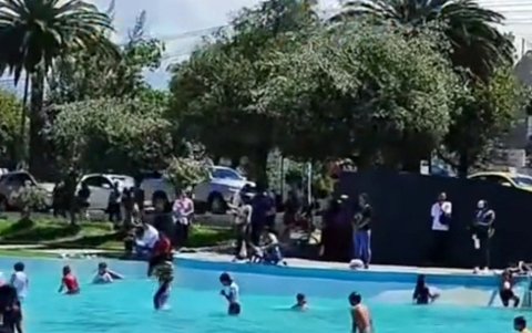 Ciudadanos ingresaron a la pileta del parque el último fin de semana. Aquello generó diversos comentarios.