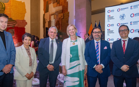Lenín Parreño, Cecilia Gárate, David Bertolaza, Inka Matilla, Vinicio Rodríguez y Fausto Cabrera.