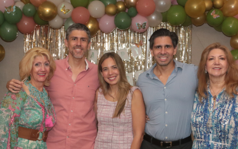 Mercedes Echeverría, Christian y Gisella de Pérez, Daniel Pérez Echeverría y Cecilia Echeverría de Pérez.