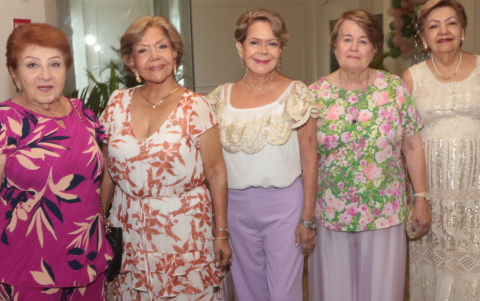 Ana Franco, Esperanza López, Susana Tamayo, Pamela Barreiro y Elba de Viteri.
