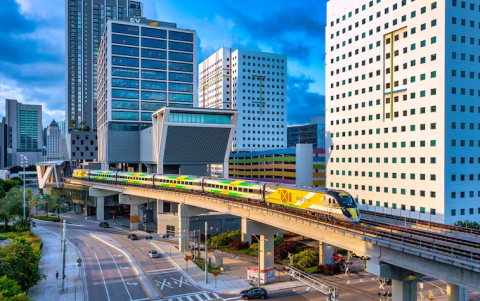 Tren Eléctrico.
Se propone un sistema de transporte aerosuspendido que no impida que los vehículos dejen de transitar con normalidad.