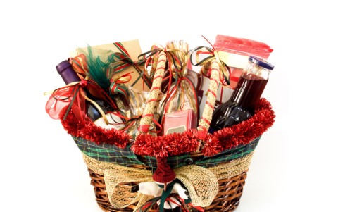 Referencial. Cesta de snack para regalar.