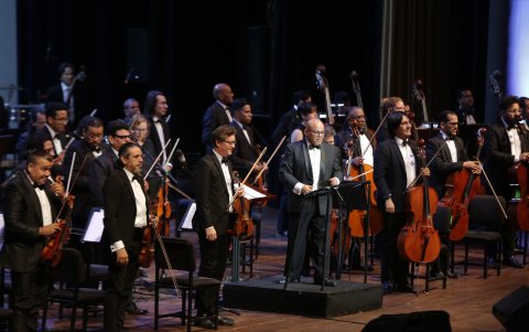 El evento contó con la presentación de e la Orquesta Sinfónica de Guayaquil, las voces de Maty Curich, Michael Núñez, Christian Jaramillo, y la trompeta de Kenny Vega.