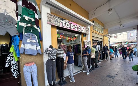 Hay algunos locales donde se vende todo tipo de ropa por $5.