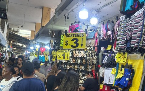 En la Bahía hay ropa interior desde $1 y relojes desde $5.