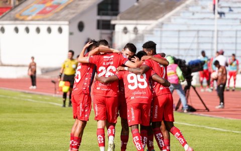 El Nacional tiene varias deudas pendientes que hicieron que descienda a la Serie B.